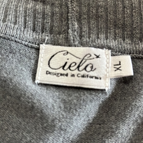 XL Cielo Cardigan- Grey - Picture 2 of 3